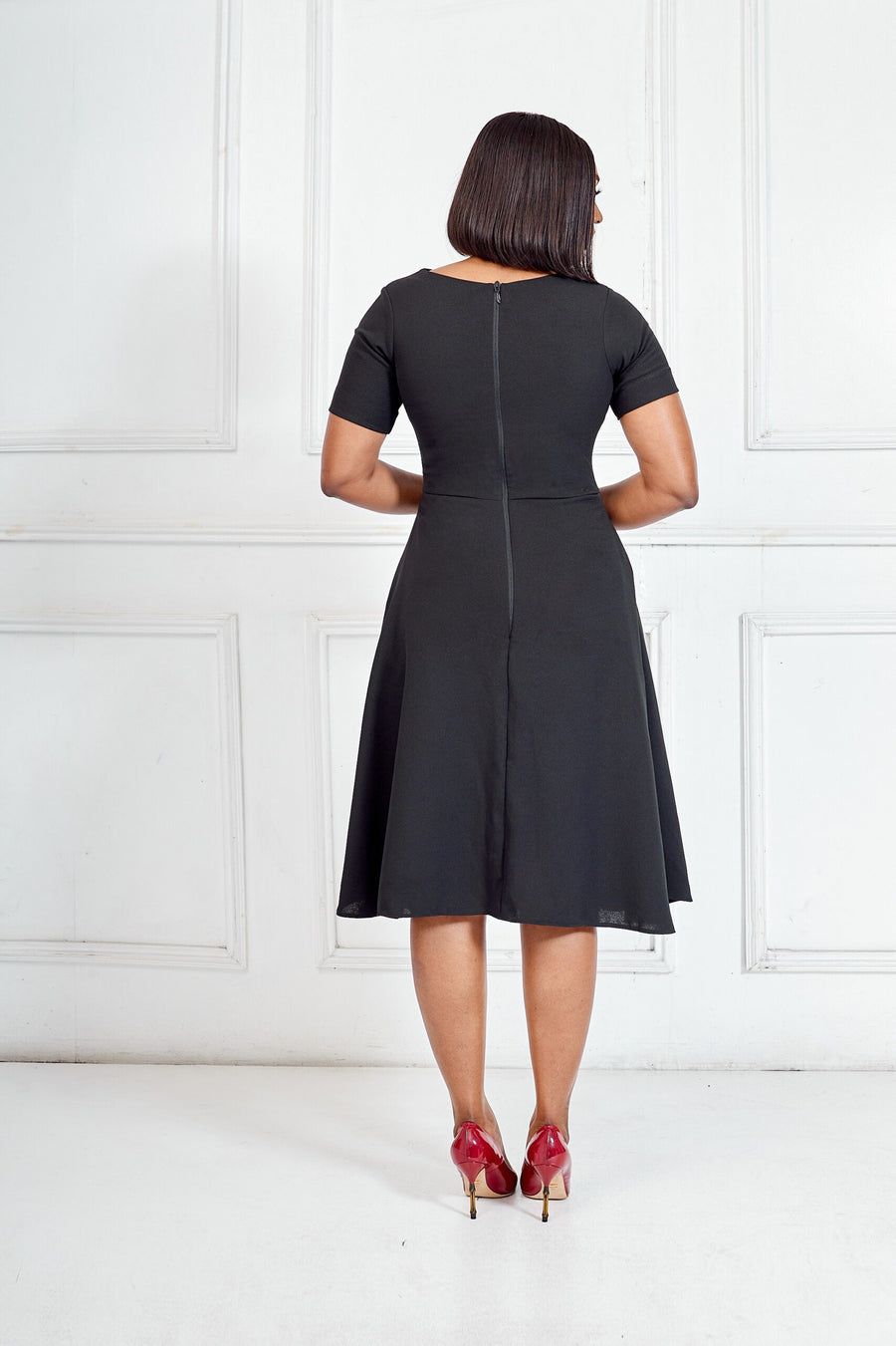 Erilyn Temi Short Sleeve dress with back zip fastening