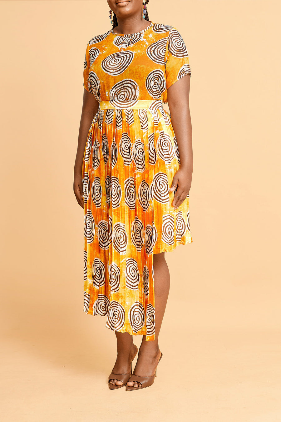 Erilyn Riv Set Orange with pleated skirt