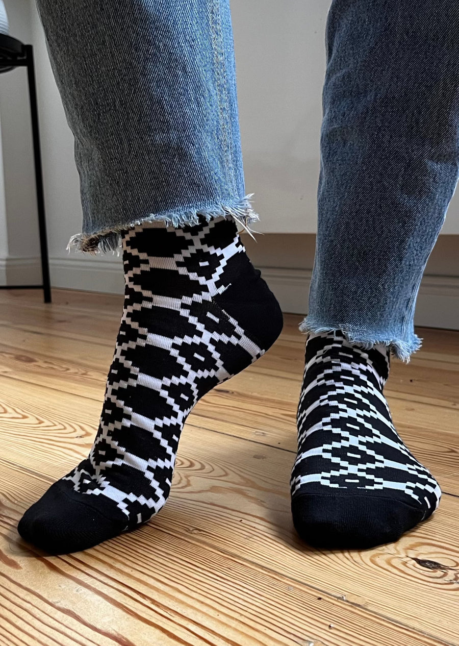 Mikono Nyeusi Socks