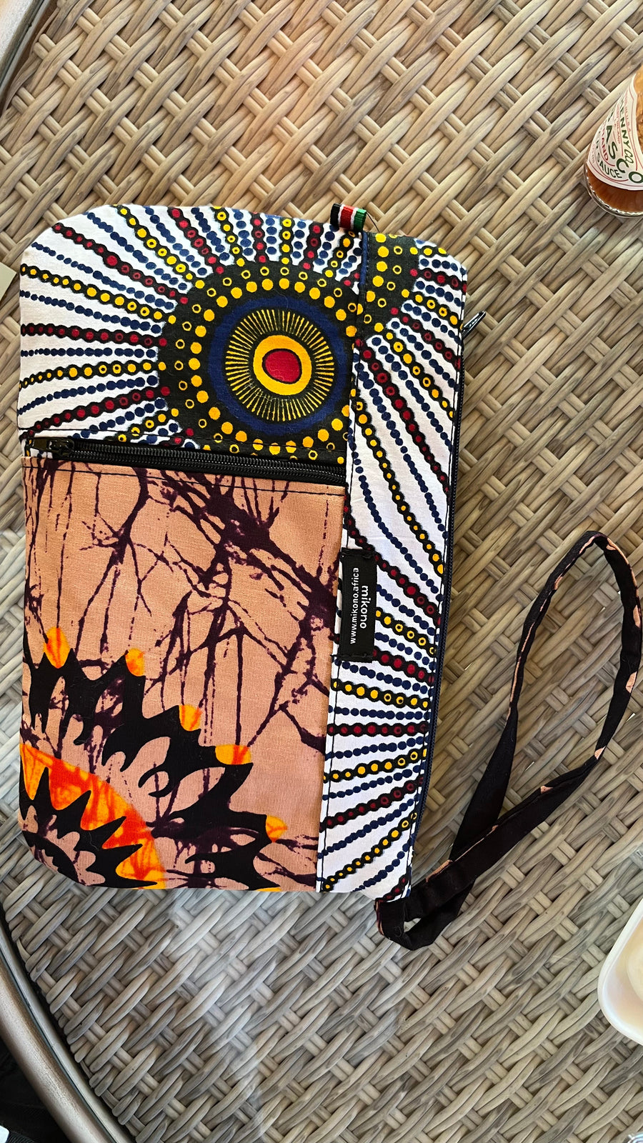 Mikono Zawadi Clutch bag