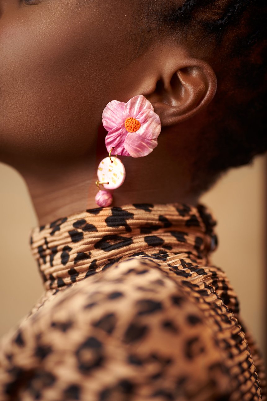 Ivory Afrikaan Pink Rosette earrings