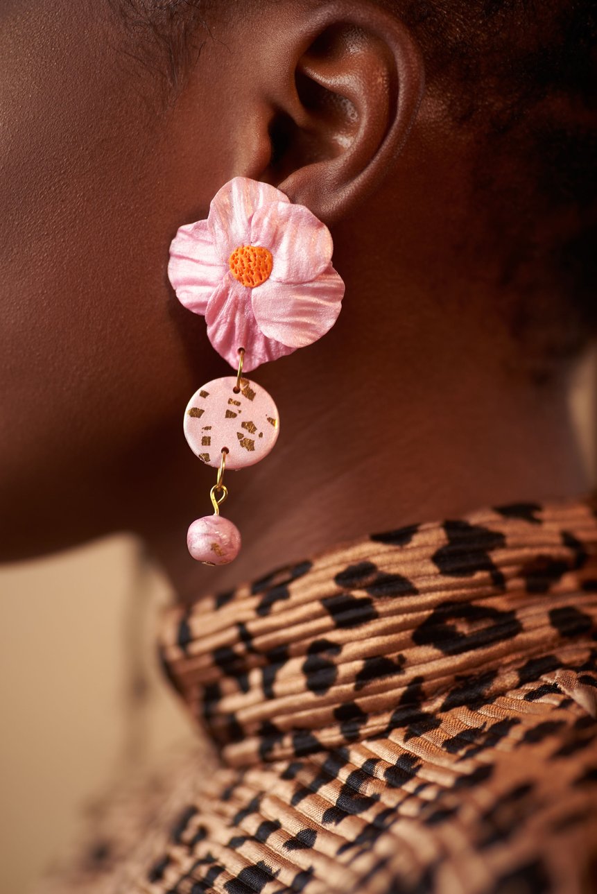 Ivory Afrikaan Pink Rosette earrings